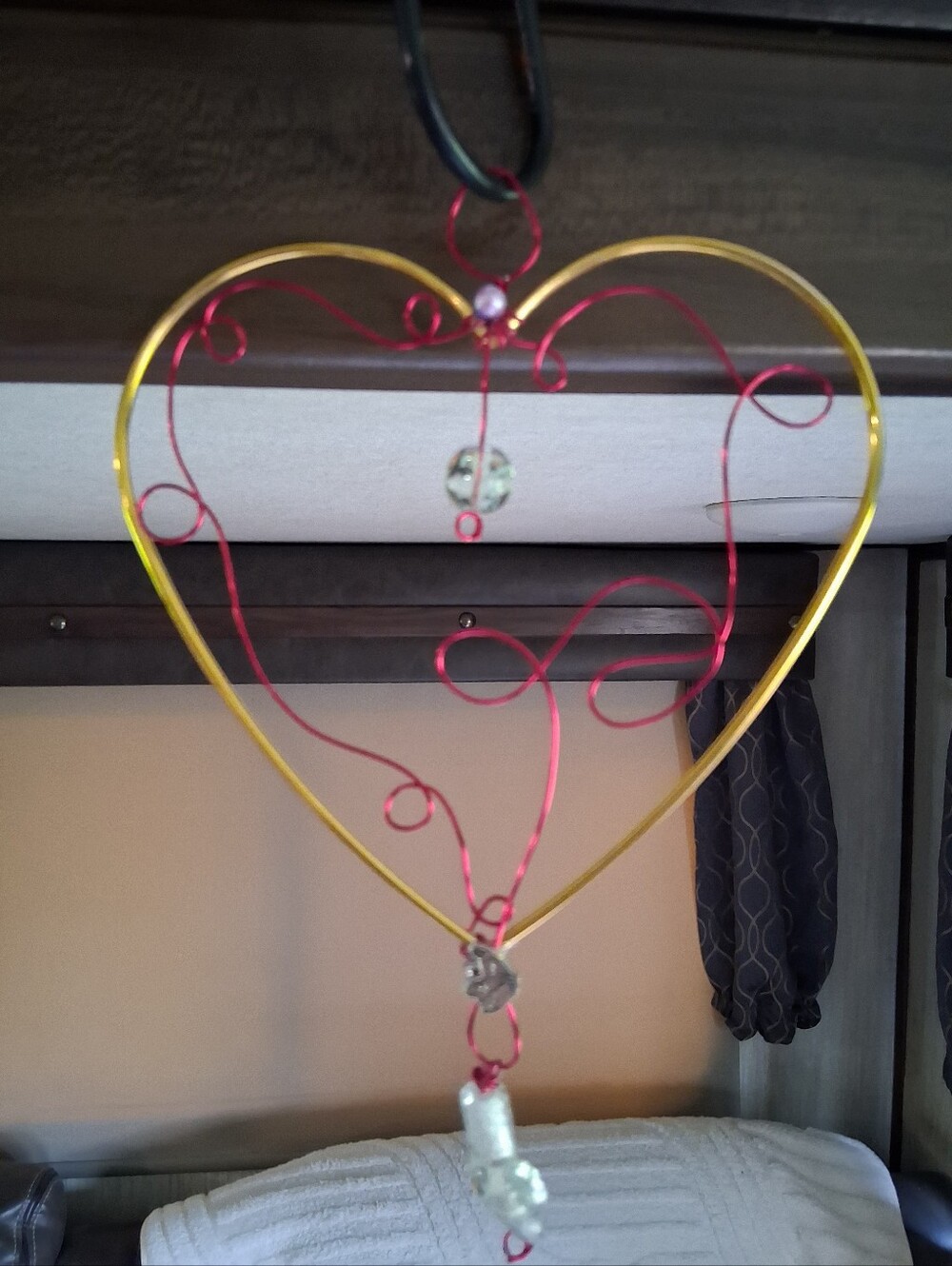 Heart Wire Hanging Ornament - Gold & Red